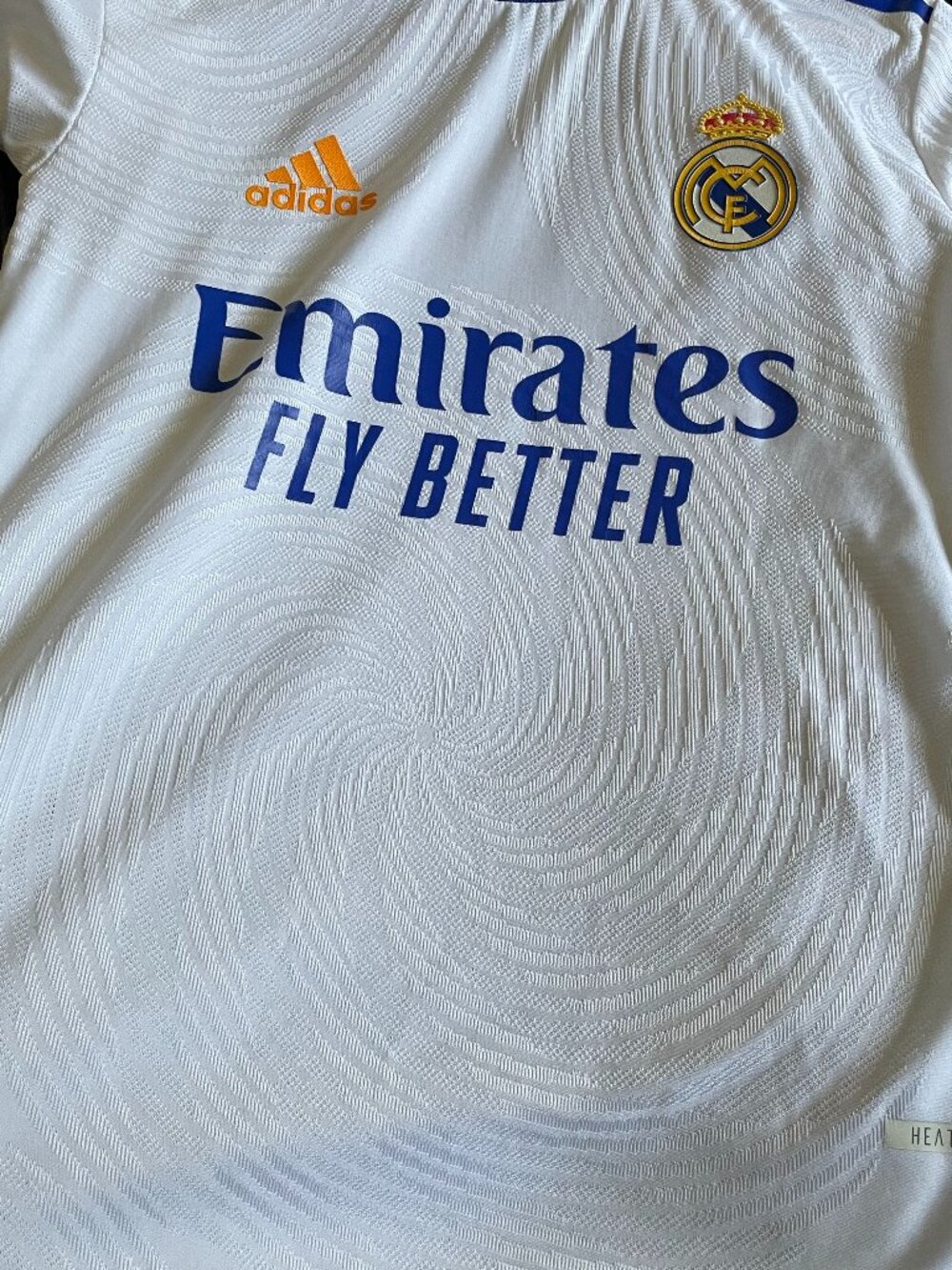 Real Madrid Benzema Emirates Fly Better Jersey - Picture 2 of 13